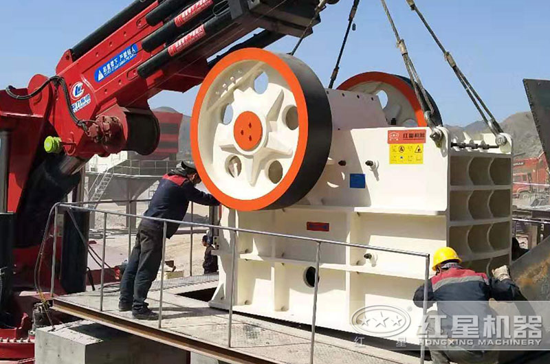 顎式破碎機(jī)，石灰石粗碎