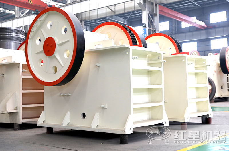顎式破碎機體積小，破碎能力強