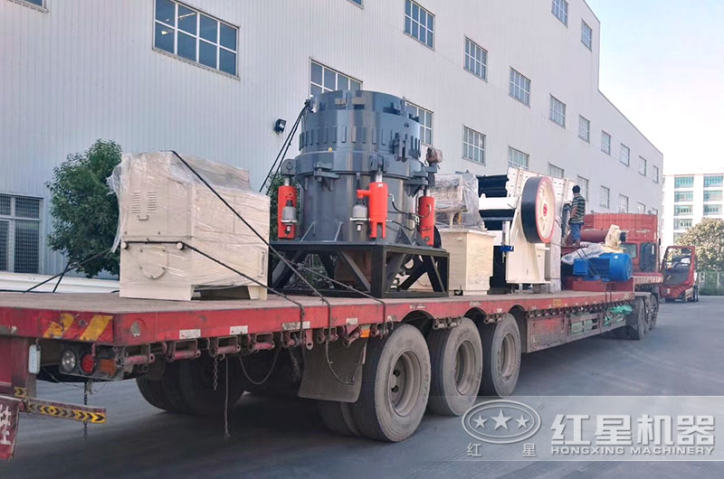 69顎破和圓錐破裝車完畢，準(zhǔn)備發(fā)貨